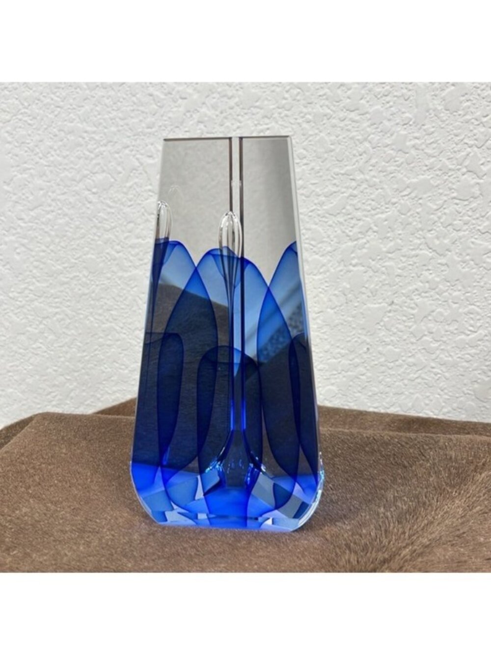 Edward Kachurik 2002 Obelisk Blue Veil Triangular Tower Paperweight Sculpture